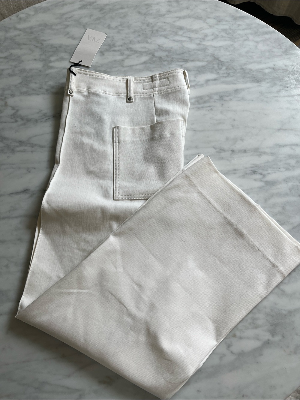 Zara “The ZW Tailored Wide Leg” white jeans size 6